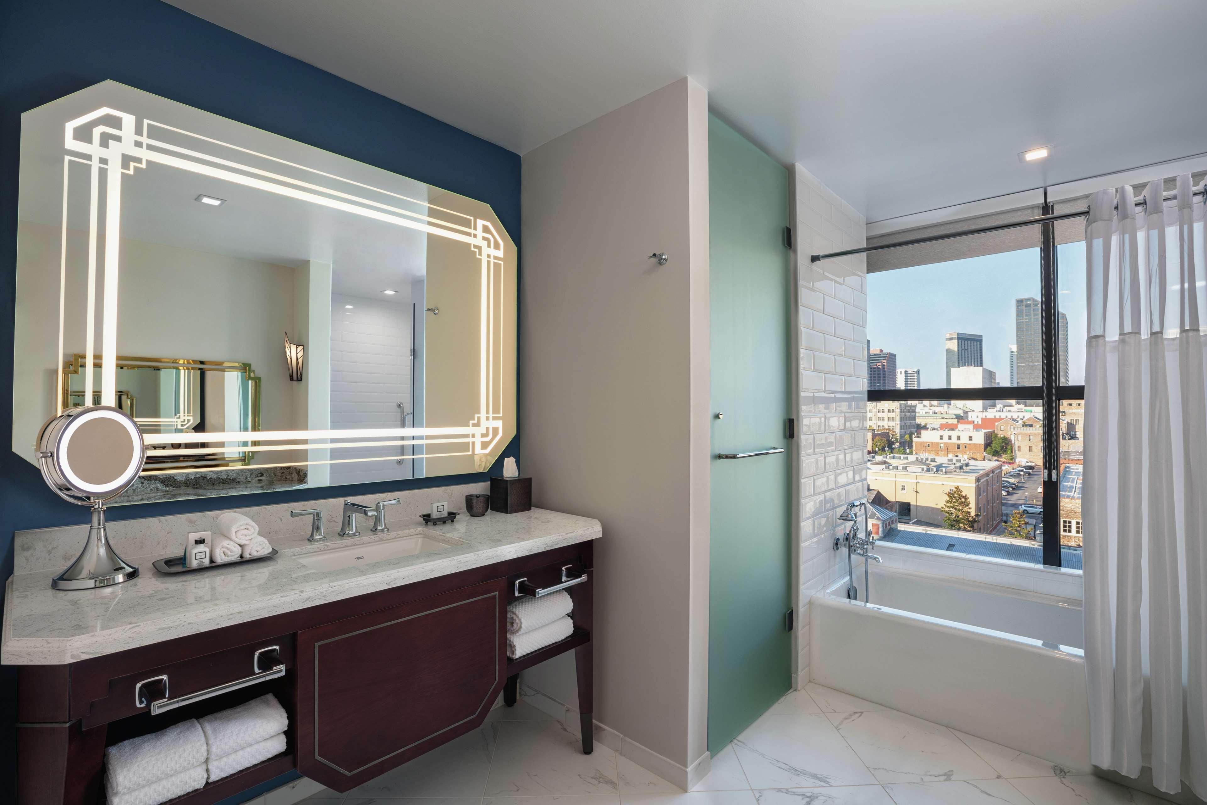 The Higgins Hotel New Orleans, Curio Collection By Hilton מראה חיצוני תמונה