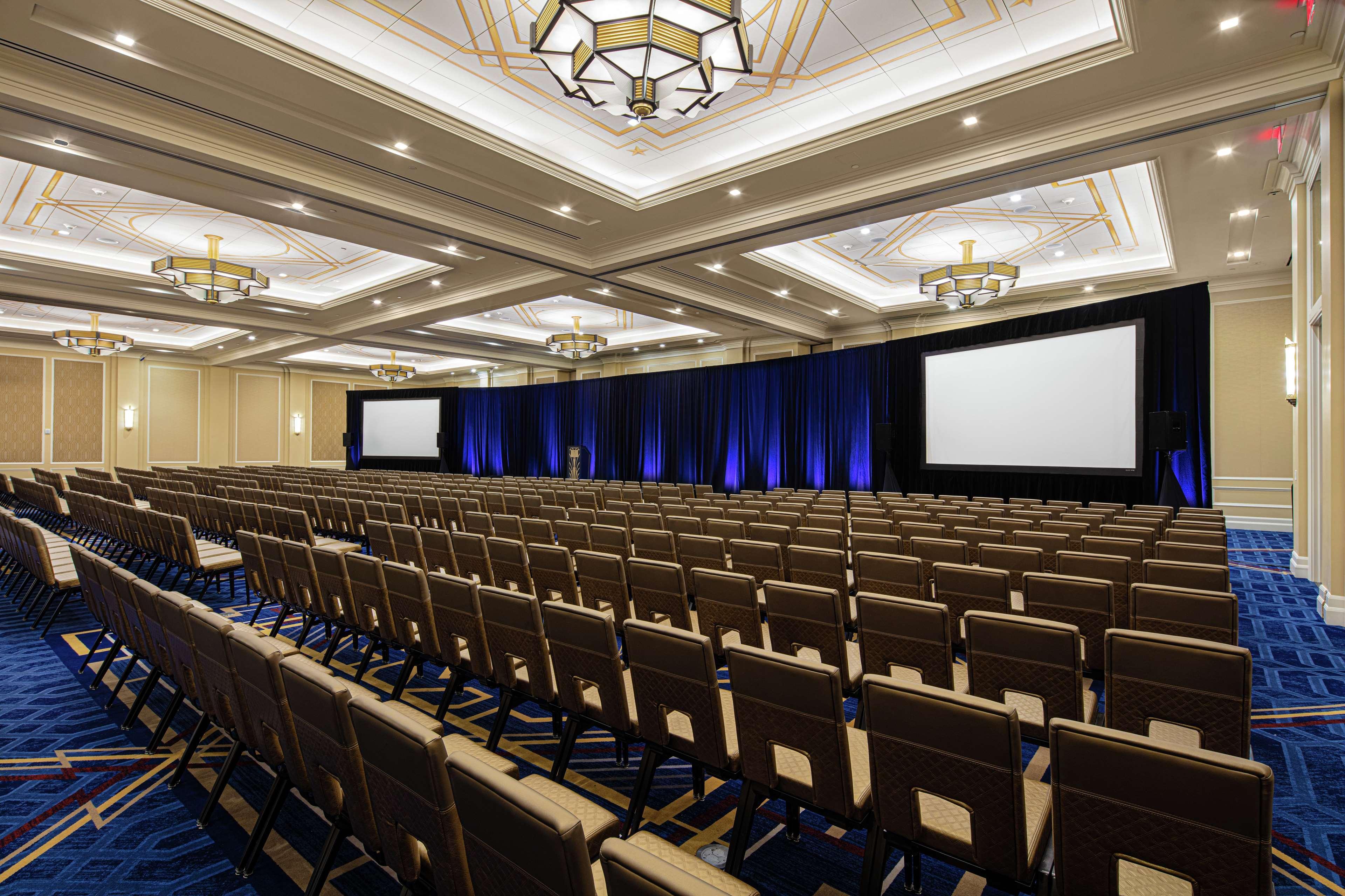 The Higgins Hotel New Orleans, Curio Collection By Hilton מראה חיצוני תמונה