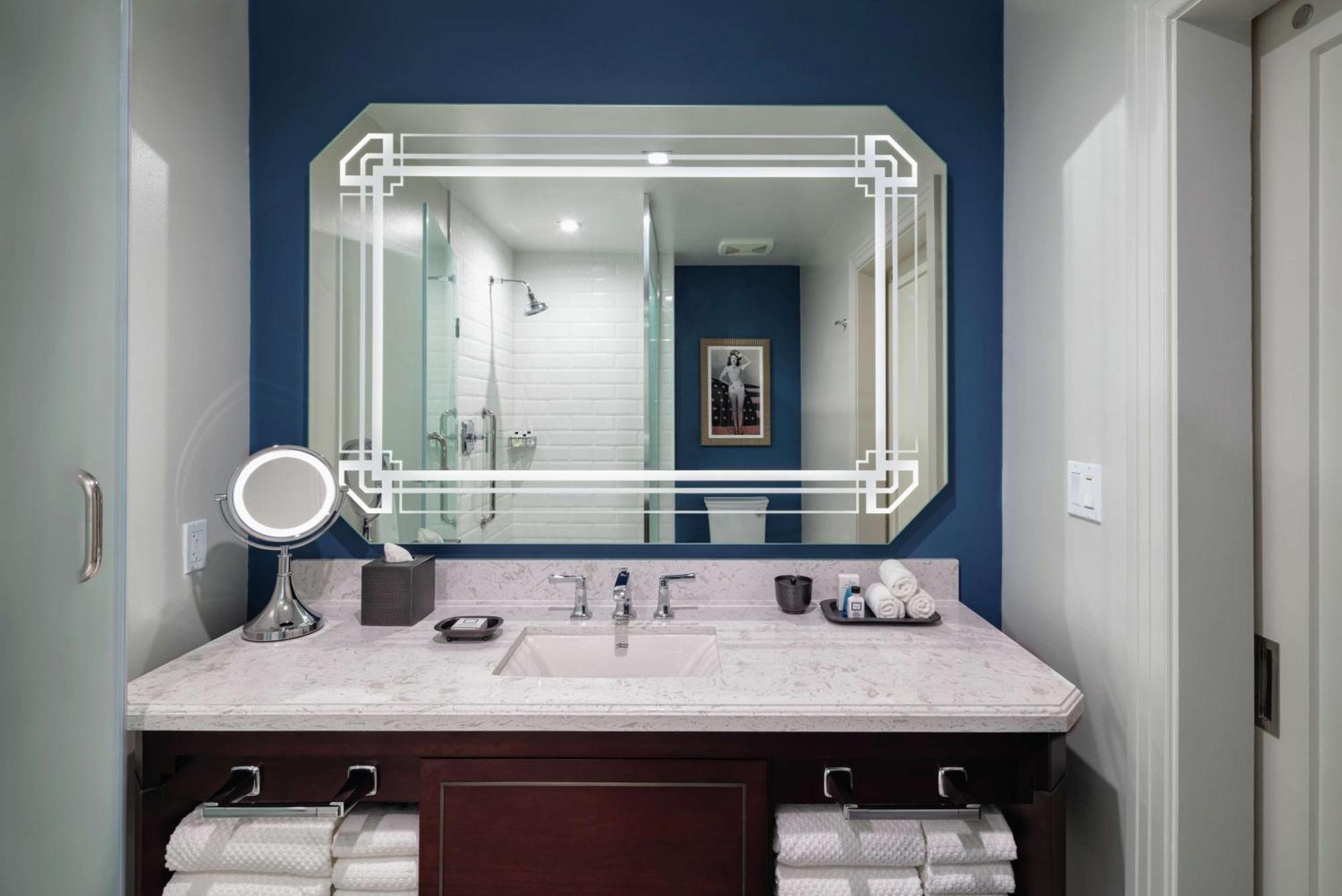 The Higgins Hotel New Orleans, Curio Collection By Hilton מראה חיצוני תמונה