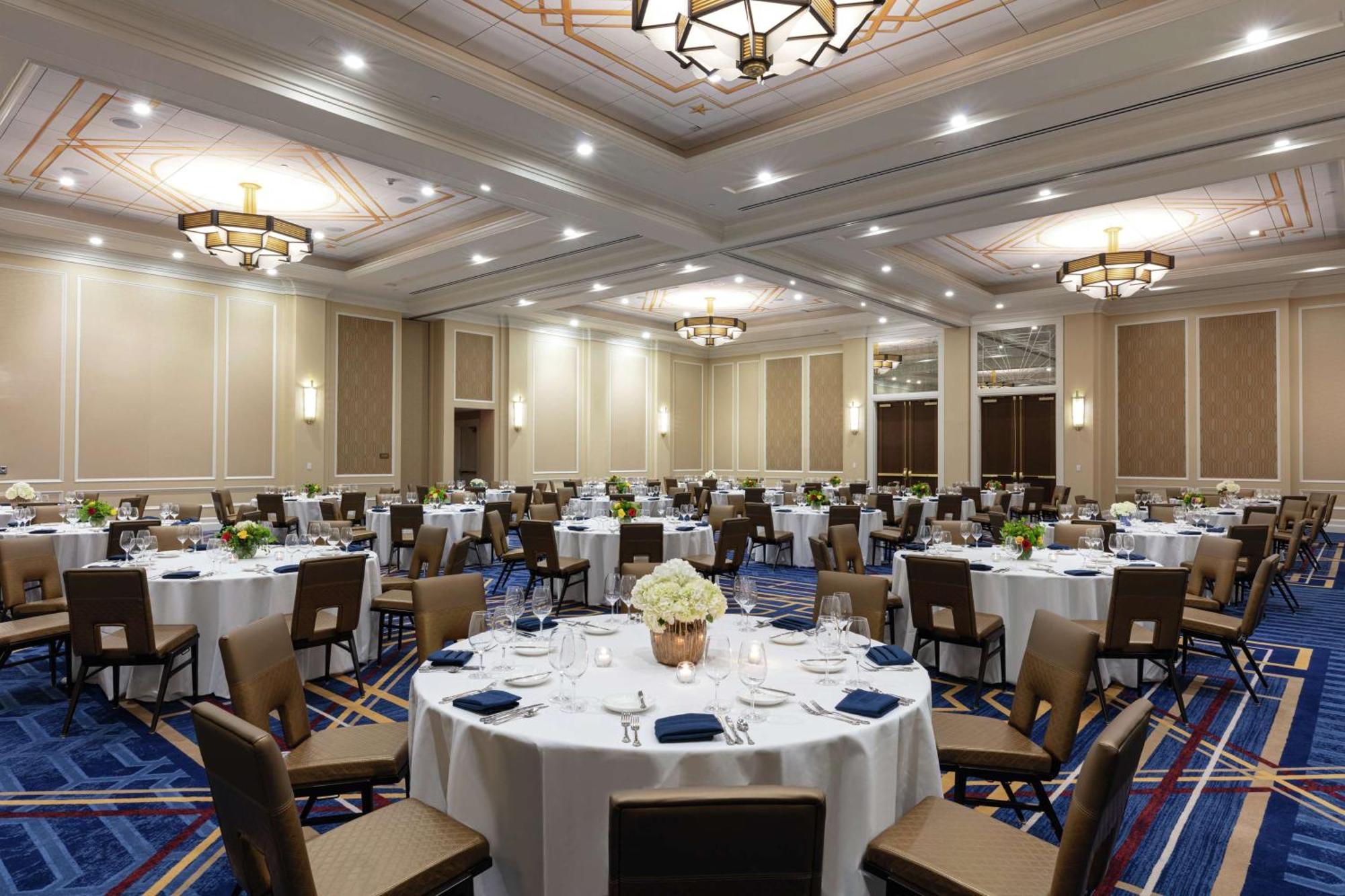 The Higgins Hotel New Orleans, Curio Collection By Hilton מראה חיצוני תמונה